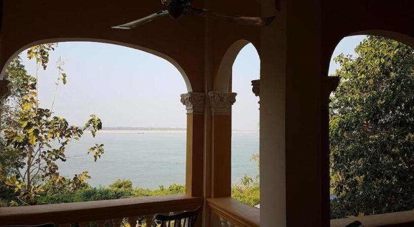 Le Relais De Chhlong Hotel Kratie Buitenkant foto