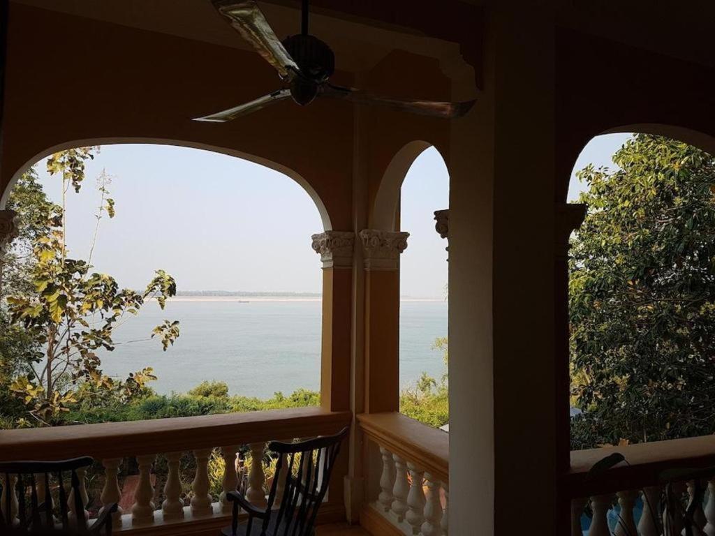 Le Relais De Chhlong Hotel Kratie Buitenkant foto